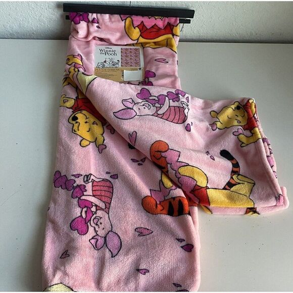 Disney Winnie The Pooh Tigger Piglet Valentines Blanket Soft Throw 50 X 70” NEW - Picture 3 of 16